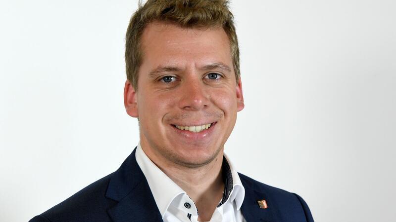 Bund oder Länder? Finanzierung der Wärmewende Gerade im Bereich der Wärmewende brauche es über den vom Bund gegebenen aktuellen Rahmen hinaus Sicherheit für die Folgejahre, wie die Finanzierung des Umbaus der Wärmeversorgung geplant sei, sagt Joschka Knuth (Grüne).