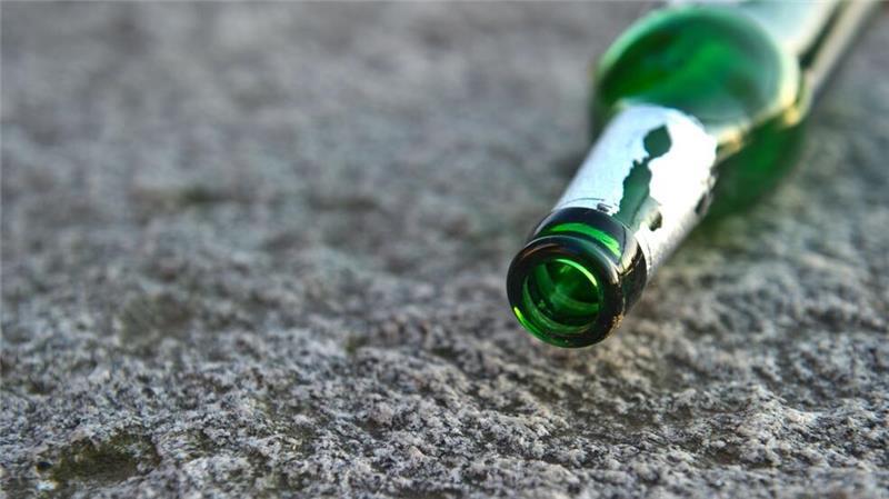 Dry January: Was bringt der Alkoholverzicht für einen Monat? Gerade nach der oft alkoholreichen Weihnachtszeit wollen viele Menschen den Alkohol für eine Weile links liegen lassen. (Symbolbild)