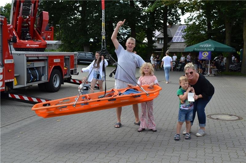 1000 Besucher besuchen das Harsefelder Spielefest Geräteschau beim Spielefest am Feuerwehrhaus. Foto: Feuerwehr Harsefeld