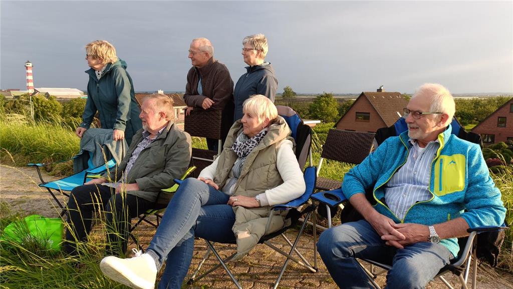 Gerd Kreisel aus Jork (rechts) war mit Freunden da.