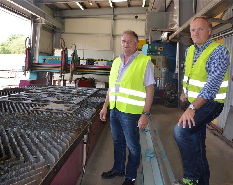 Gerd Schuldt (links) und Christoph Jantzen leiten das wachsende Maschinenbauunternehmen. Fotos Allwörden