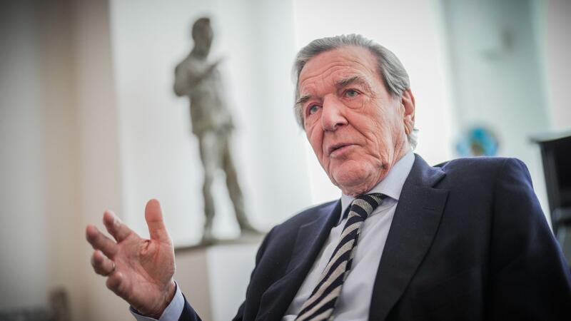 Schröder will sich nicht aus SPD-Geschichte löschen lassen Gerhard Schröder (SPD), Bundeskanzler von 1998 bis 2005.