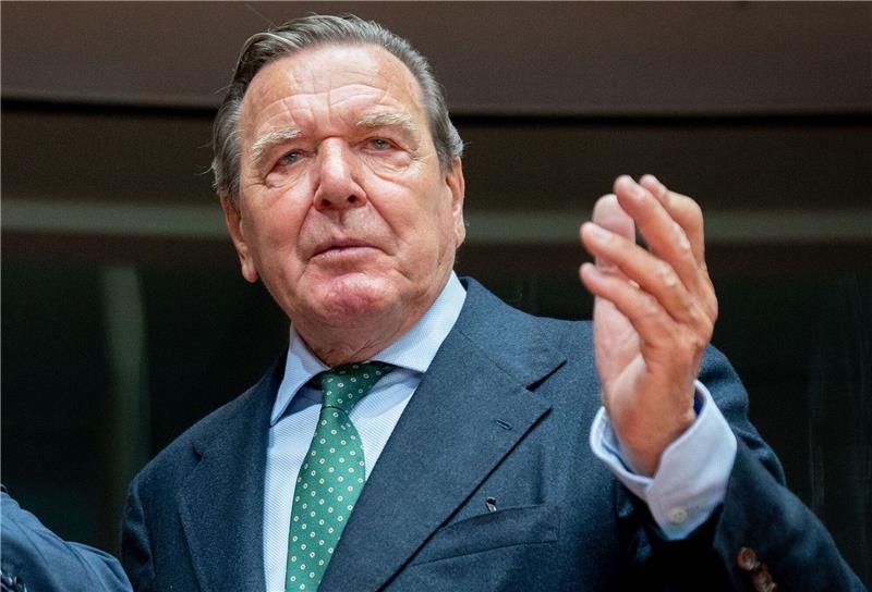 Schröder-Parteiausschlussverfahren: 14 Anträge eingegangen Gerhard Schröder (SPD), ehemaliger Bundeskanzler.