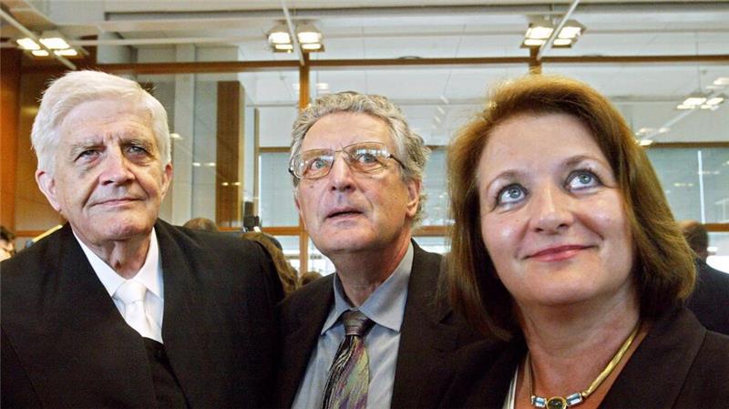 Gerhart Baum, das linksliberale Gewissen der FDP Gerhart Baum (Mitte) mit seinen Weggefährten Burkhard Hirsch und Sabine Leutheusser-Schnarrenberger. (Archivbild)