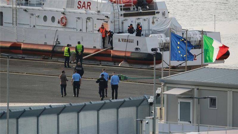 Gerichte hoben zweimal hintereinander die Inhaftierung von Migranten in den albanischen Lagern auf, nachdem sie zuvor von den Behörden auf dem Weg nach Europa im Mittelmeer gestoppt worden waren. (Archivbild)