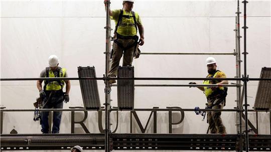 Gerichtsbeschluss: Kennedy Center muss „Trump“ vom Gebäude entfernen