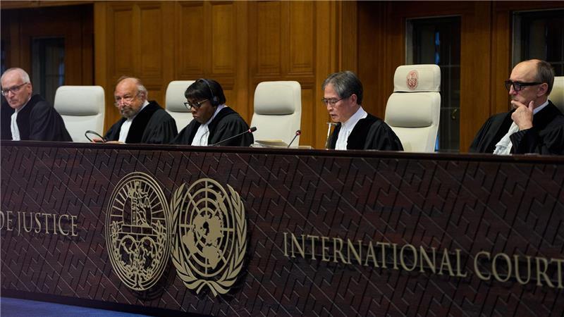 UN-Gericht: Israel muss Menschen im Gazastreifen versorgen Gerichtspräsident Yuji Iwasawa (2. v. r.) ermahnte Israel unter anderem, „das Verbot des Aushungerns von Zivilisten als Methode der Kriegsführung zu respektieren“.