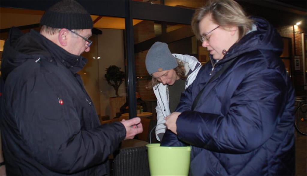 Gerrit Pauly (re.) konnte beim zweiten Versuch noch einige Schweinchen ergattern...