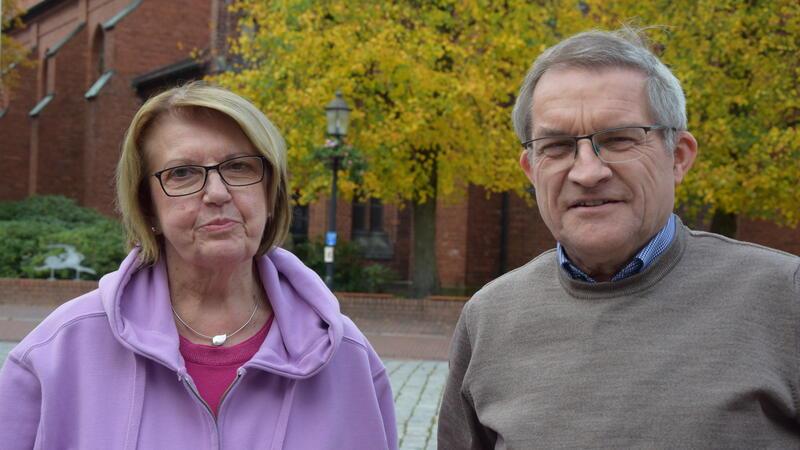 Gertrud Landbrieff und Thomas Ringhoff engagieren sich für einen Bahnhofsneubau in Buxtehude. Sie gehörten der inzwischen aufgelösten Bürgerinitiative „Bahnhofsretter“ an.