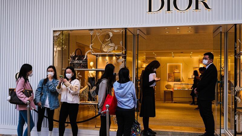Geschäft der Luxusmodemarke „Dior“ im Einkaufsviertel Tsim Sha Tsui in Homgkong.