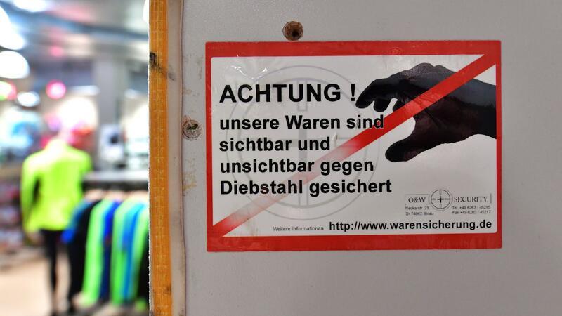 Zunahme bei Ladendiebstählen - „Wendepunkt erreicht“ Geschäfte verstärken ihre Überwachung gegen Langfinger.