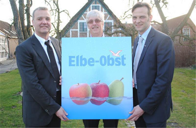 Elbe-Obst setzt auf Hightech Geschäftsführer Stefan Moje und die Vorsitzenden Herbert zum Felde und Axel Schuback stellten außerdem das neue Logo vor. Foto Vasel