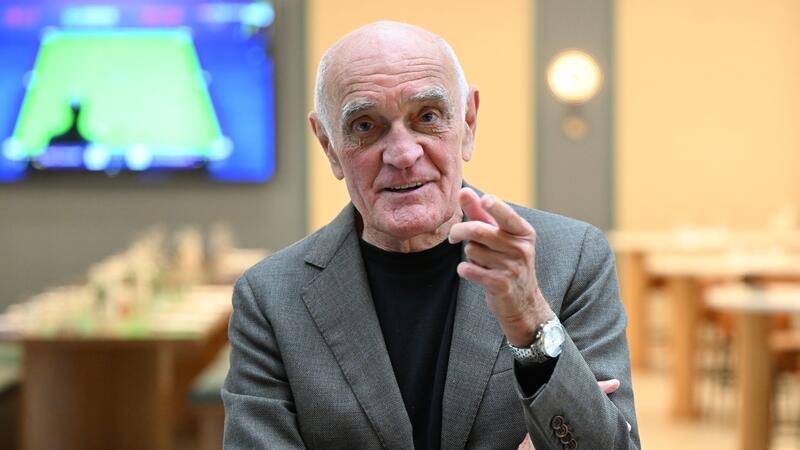 96-Stammverein nach Investoren-Deal: Kind „nicht tragbar“ Geschäftsführer von Hannover 96 Martin Kind wird auch vom Präsident Sebastian Kramer stark kritisiert.