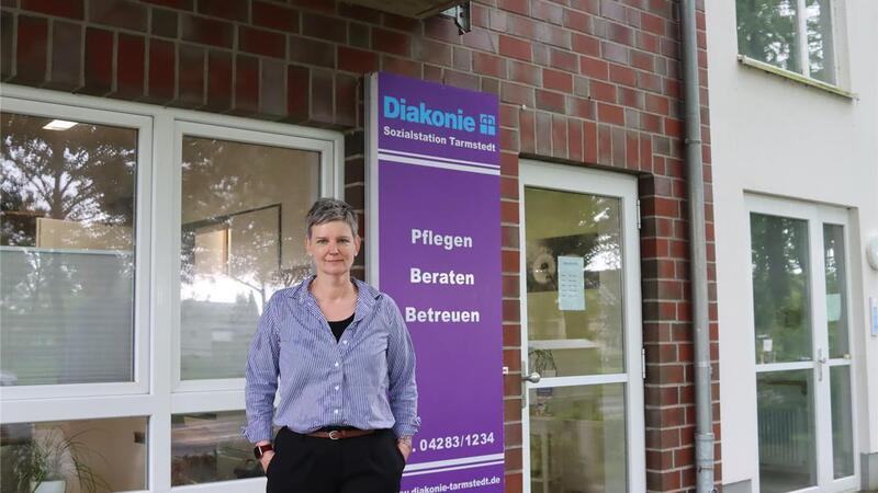 Diakonie Sozialstation Tarmstedt insolvent – Ambulante Versorgung eingestellt Geschäftsführerin Anja Ahlers steht vor der Diakonie Sozialstation in Tarmstedt: Ende des Monats wird der Betrieb des ambulanten Bereichs geschlossen.