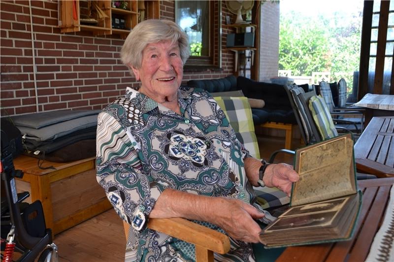Gesche Thielker ist 100 Jahre alt und kein bisschen alt Gesche Thielker feiert heute ihren 100. Geburtstag. Foto: Helfferich