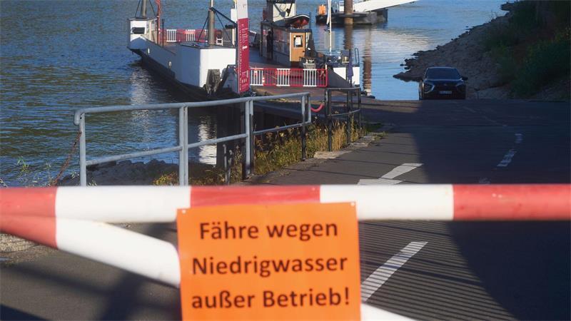 Geschlossener Fährbetrieb am Rhein