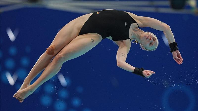 Geschmeidig: Pauline Alexandra Pfeif aus Deutschland zeigt ihr Können im Vorkampf des 10-m-Springens der Frauen bei der Schwimm-WM in Singapur.