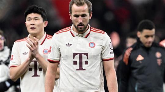 Gesenkte Köpfe trotz Punktgewinns in Leverkusen: Die Leistung der Bayern war wenig meisterlich.