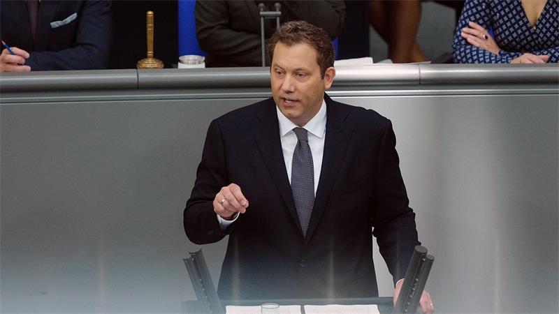 Gestern im Bundestag war Klingbeil die Verletzung noch nicht anzusehen. (Archivbild)