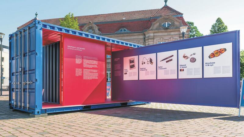 Ausstellung in Sandbostel: Der letzte Besitz von KZ-Häftlingen Gestohlene Erinnerung: Die Wanderausstellung #StolenMemory ist ab Donnerstag in der Gedenkstätte Lager Sandbostel zu sehen.