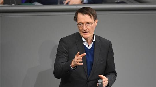Gesundheitsminister Karl Lauterbach: „Es wäre albern zu sagen, wir bereiten uns nicht auf einen militärischen Konflikt vor, und dann wird er auch nicht kommen. Nach der Logik bräuchte man auch keine Bundeswehr. Nichtstun ist keine Option.“