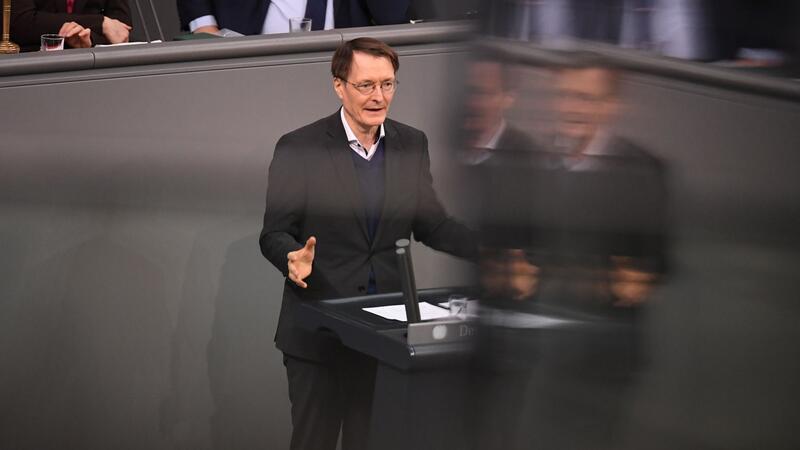 Letzte Hürde genommen: E-Patientenakte für alle Gesundheitsminister Karl Lauterbach (SPD) will die E-Patientenakten voranbringen.