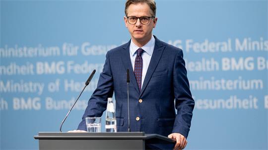 Gesundheitsminister Linemann schließt Leistungskürzungen in der Pflegeversicherung nicht aus.