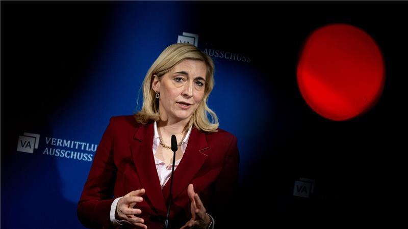 Gesundheitsministerin Nina Warken (CDU) steht ein arbeitsreiches Jahr bevor: Sie hat umfassende Reformen für die Finanzierung des Gesundheitssystems angekündigt, um die Kosten in den Griff zu bekommen. (Archivbild)