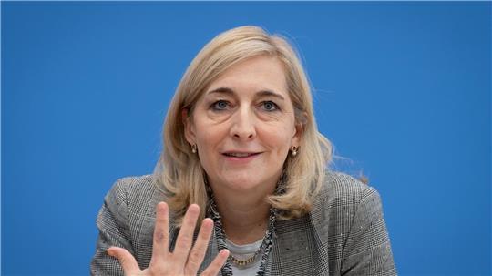 Gesundheitsministerin Nina Warken (CDU) will die Pflegeversicherung reformieren. (Archivfoto)