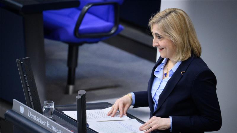 Gesundheitsministerin Nina Warken brachte Änderungen an der Krankenhausreform durch den Bundestag.