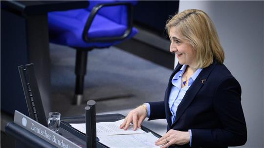 Gesundheitsministerin Nina Warken brachte Änderungen an der Krankenhausreform durch den Bundestag.