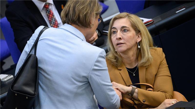 Neue Angebote in Apotheken - das kommt für Patienten Gesundheitsministerin Warken will die Versorgung insgesamt breiter aufstellen. (Archivbild)