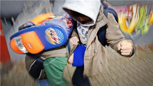 Gewaltmeldungen an Schulen in Schleswig-Holstein haben nach einem Anstieg wieder abgenommen. (Symbolbild)