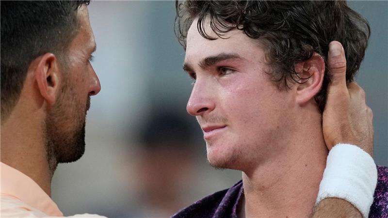 Karriereende naht: Djokovic verliert gegen Tennis-Zukunft Gewann gegen sein Idol: Joao Fonseca (r).