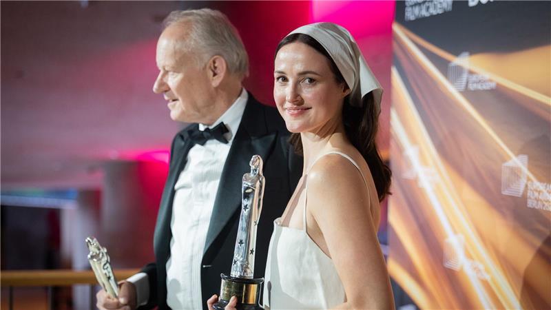 Gewannen beide Schauspielpreise: Renate Reinsve und Stellan Skarsgård.