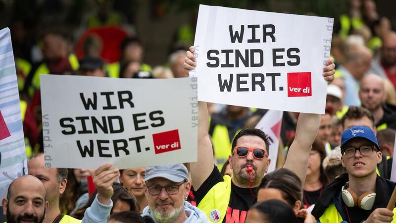 Warum Gewerkschaften gerade wieder mehr Mitglieder gewinnen Gewerkschaften konnten einem Experten zufolge ihre Arbeitskämpfe zur Mitgliederwerbung nutzen.