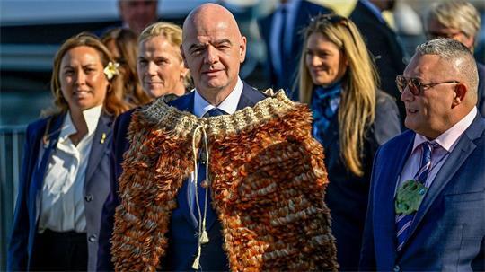 Gianni Infantino, hier bei der Auslosung der Frauen-WM 2023 in Auckland, hat nicht mehr das Vertrauen des neuseeländischen Verbands. (Archivbild)