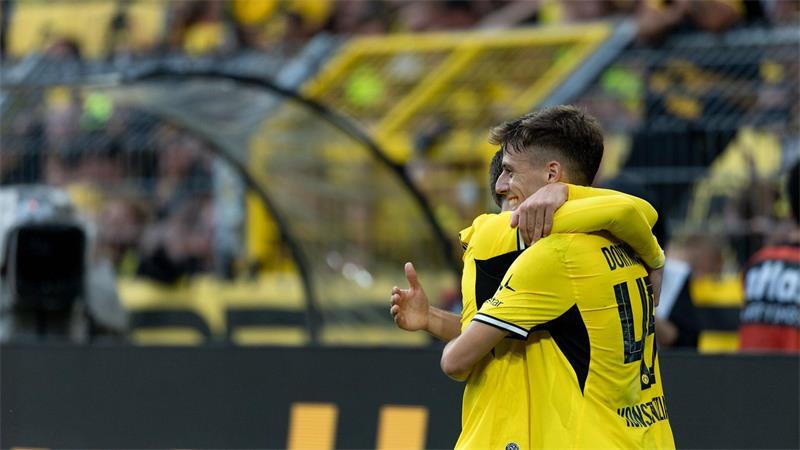 Neue BVB-Griechen glänzen: HSV startet mit Pleite in die Saison Giannis Konstantelias (r) tat dem Spiel des BVB sehr gut.