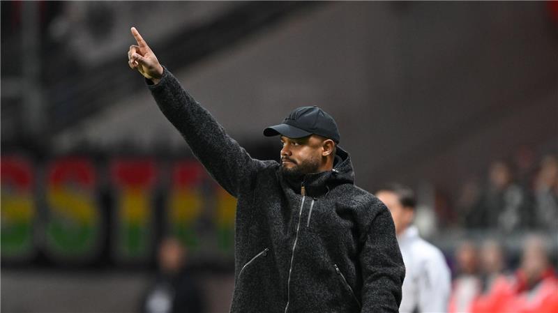 Trainer-Ansage vor Liga-Gipfel: „Zwei Fäuste gegeneinander“ Gibt den Weg für den FC Bayern vor: Trainer Vincent Kompany.