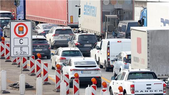 Gibt es am Wochenende Stau rund um Hamburg? Das sagen ADAC und ACE. (Symbolbild)
