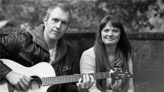 Gisa Wilfahrt und Dennis Fehlauer spielen in der Villa von Issendorff.