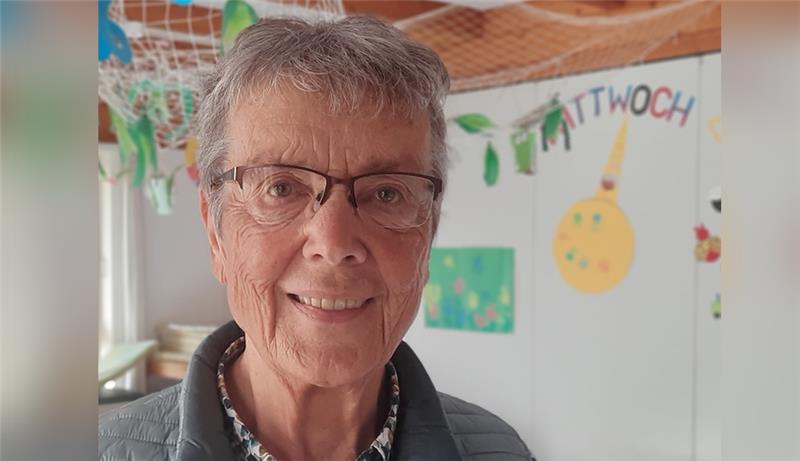Gisela Holst (78) gehörte zum ersten Helferteam im Seniorenkreis des Deutschen Roten Kreuzes in Bargstedt. Fotos: Fehlbus