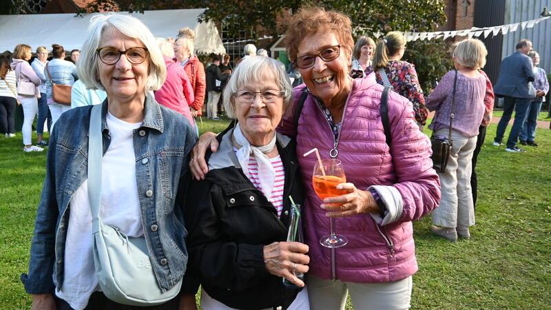 Gisela Mumm, Ruth Jeschonneck und Bärbel Stitz wünschen sich eine Fortsetzung im Jahr 2025 (von links)