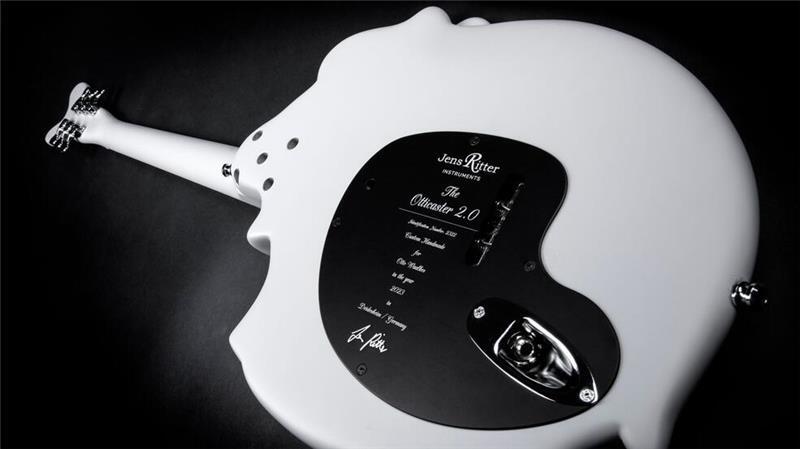 Von Otto Waalkes gestaltet Gitarre „Otticaster“ versteigert Gitarrenbauer Ritter hat schon US-Stars wie Lady Gaga und Prince beliefert.