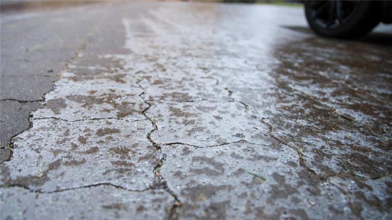 Unzählige Glatteisunfälle im Süden Deutschlands Glätte in ganz Baden-Württemberg führte am frühen Morgen zu vielen Unfällen.