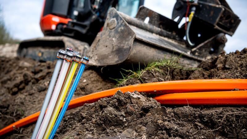 Verbände fordern Freigabe des Berichts zum Glasfaser-Überbau Glasfaseranschlüsse müssen vielfach neu gebaut werden.