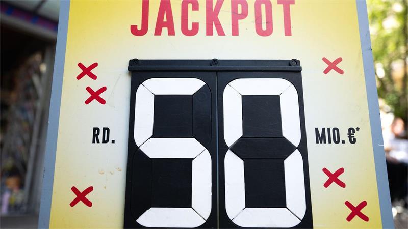 Gleich drei Gewinner teilen sich den mit 50 Millionen Euro gefüllten Lotto-Jackpot. (Symbolbild)