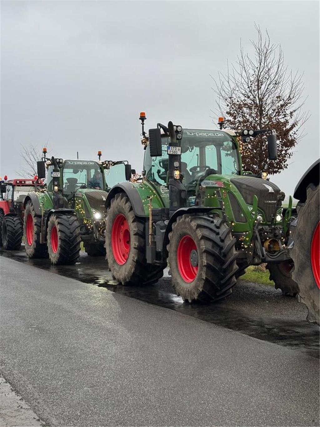 Gleich geht es loooooooos: In Ahlerstedt versammeln sich die ersten Trecker für ...