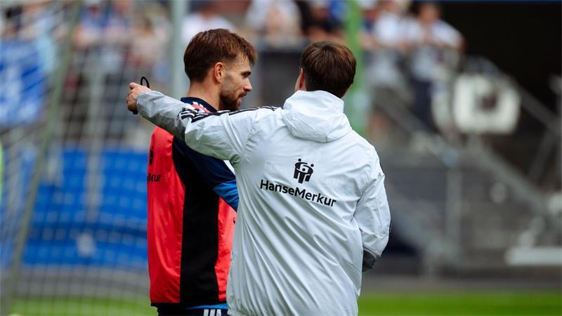 HSV-Trainer Polzin: Zwischen Krise und neuem Vertrag Glücklich, wieder dabei zu sein: Mario Vuskovic (l) mit HSV-Trainer Merlin Polzin beim ersten Team-Training zwei Monate vor Ende der Doping-Sperre.
