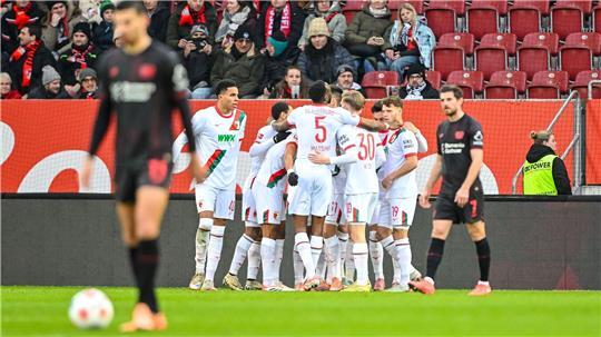 Glückliche Augsburger nach der Führung von Dimitrios Giannoulis.